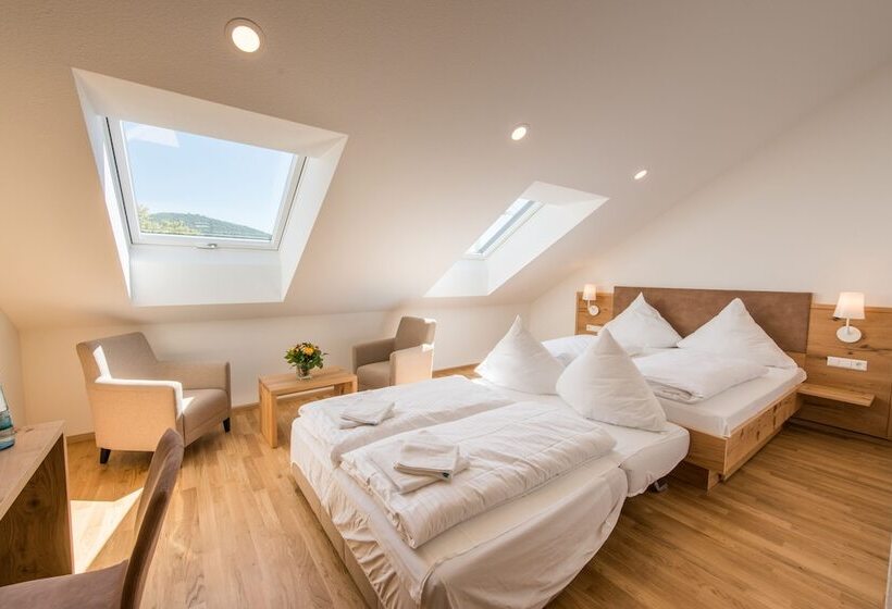 Quarto Quádruplo Clássico, & Gasthaus Löwen