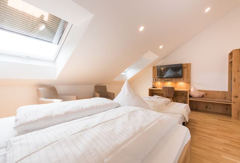 Quarto Quádruplo Clássico, & Gasthaus Löwen