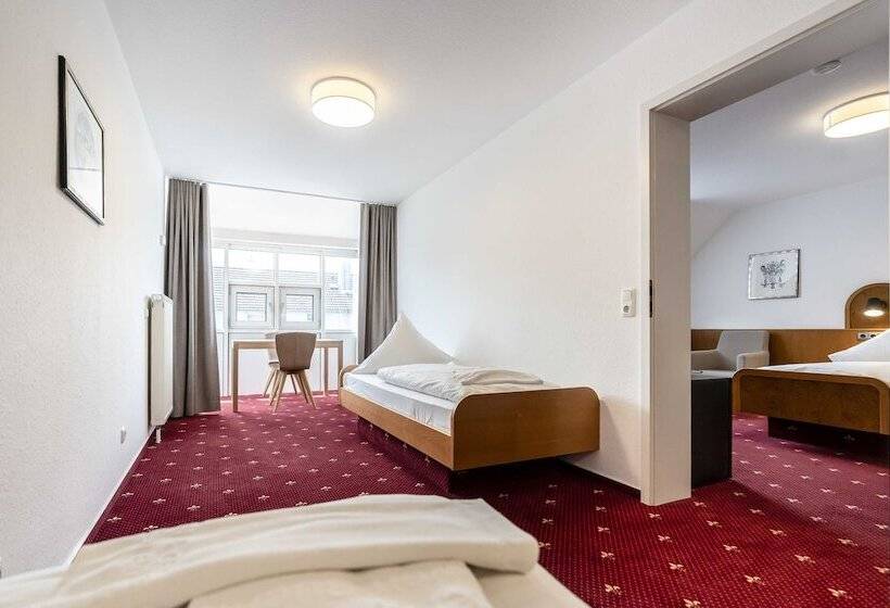 Quarto Quádruplo Estandar, & Gasthaus Löwen