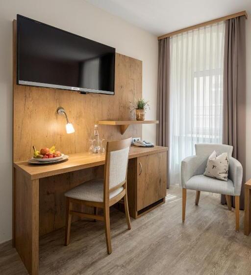 Номер Стандарт, Zur Post