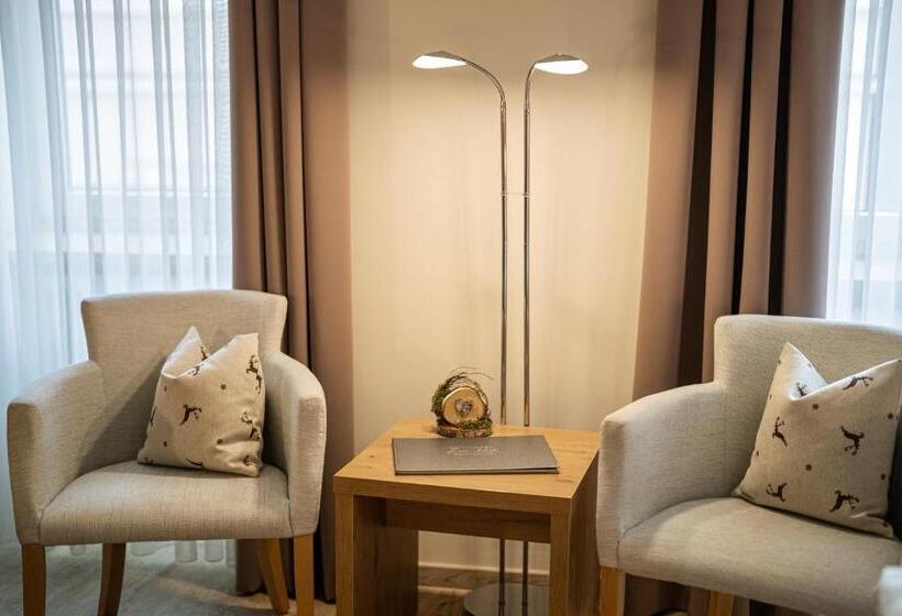 Номер Стандарт, Zur Post