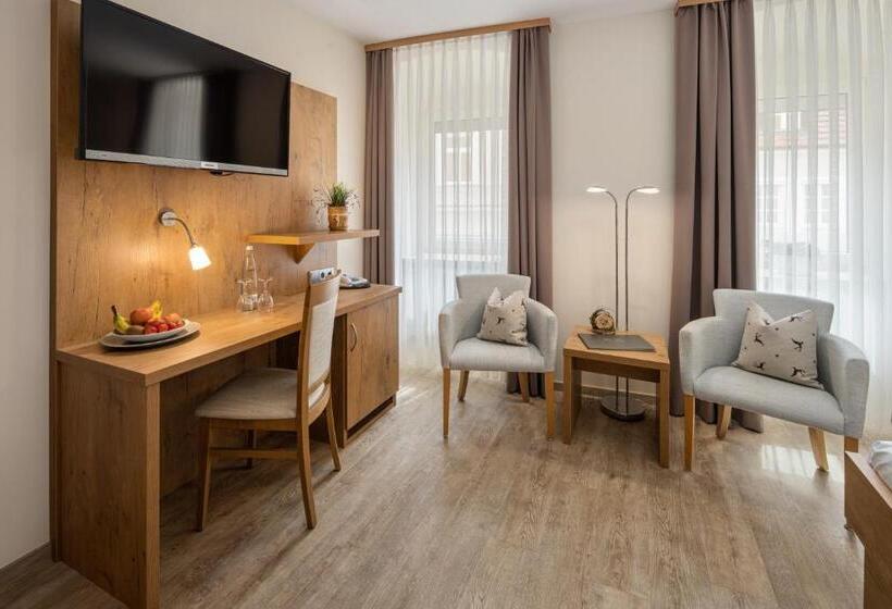 Номер Стандарт, Zur Post