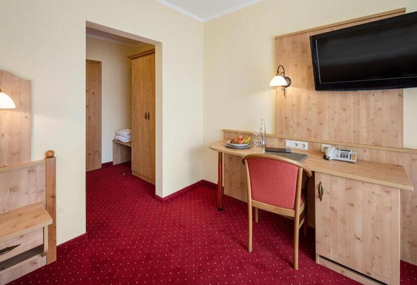 Номер Стандарт Индивидуальный, Zur Post