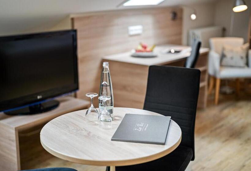 Семейный Номер, Zur Post