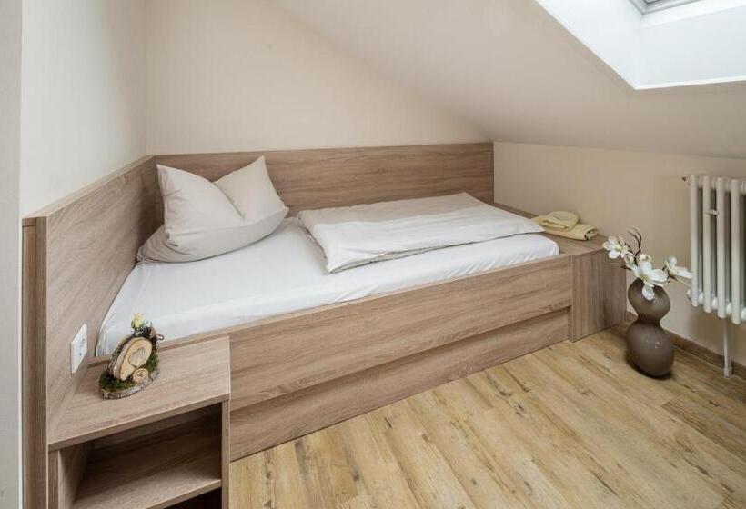 Семейный Номер, Zur Post