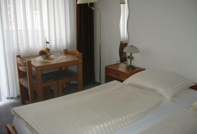 标准间, Alt Holzhausen