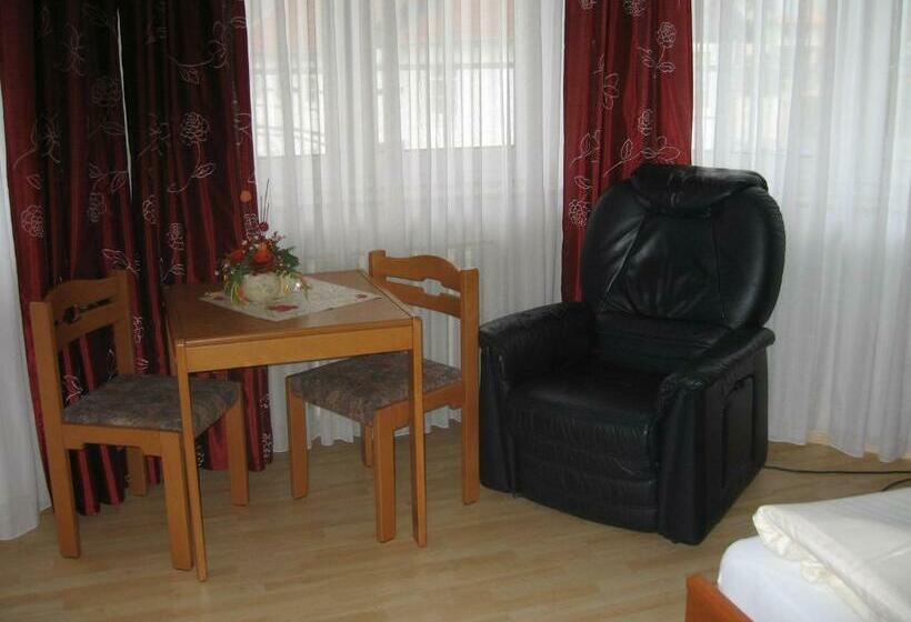 标准间, Alt Holzhausen