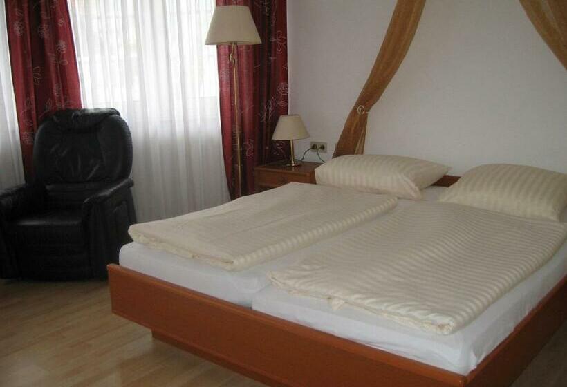 标准间, Alt Holzhausen