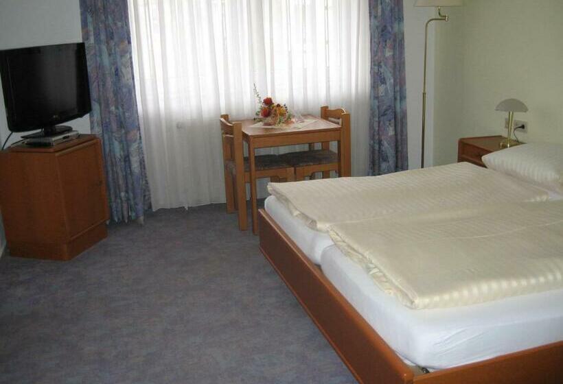 标准单人间, Alt Holzhausen