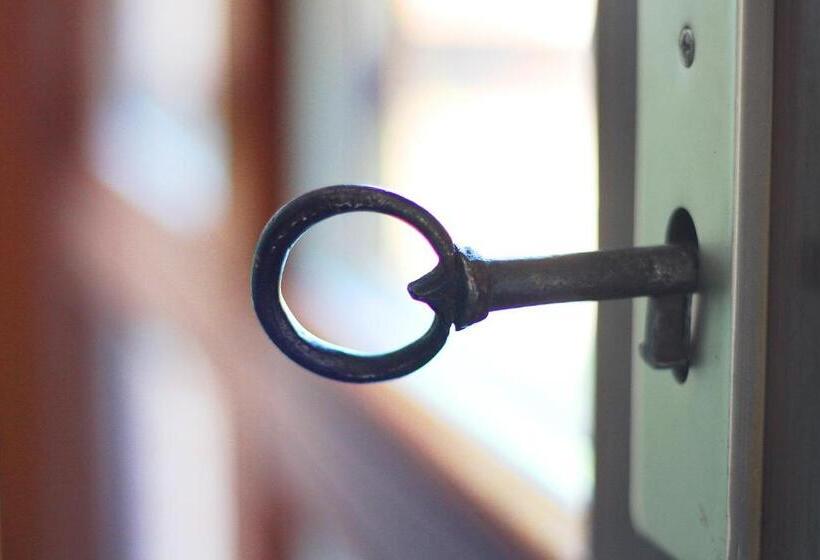 标准单人间, Alt Oesselse