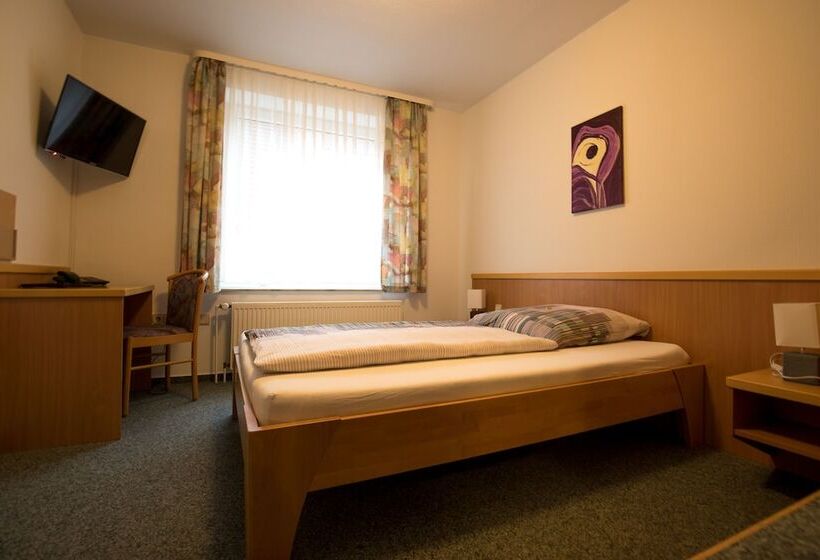 标准单人间, Alt Oesselse