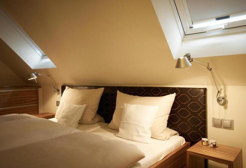 スイート, Am Helmwartsturm