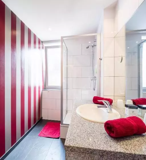 スタンダードトリプルルーム, Deutsches Haus