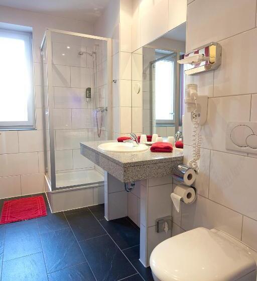 غرفة قياسية ثلاثية, Deutsches Haus