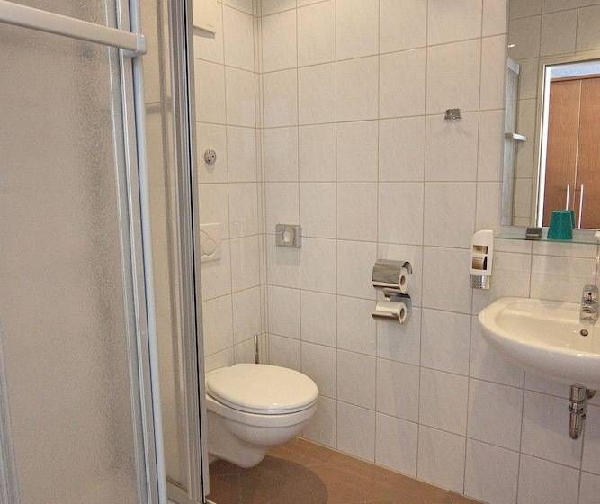 غرفة قياسية فردية, Deutsches Haus