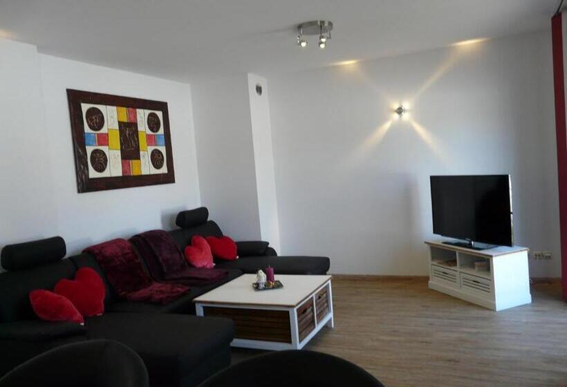 Апартаменты 2 спальни Вид на Сад, Garni Ammergauer Hof