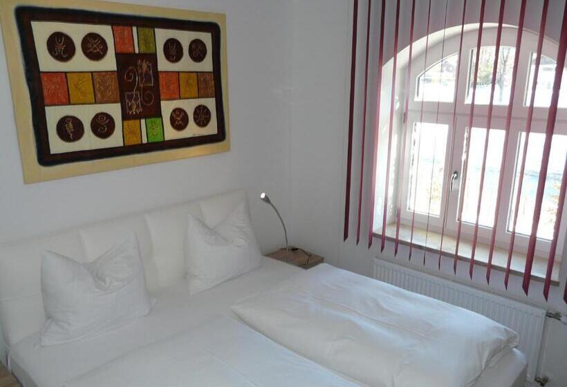 Апартаменты 2 спальни Вид на Сад, Garni Ammergauer Hof