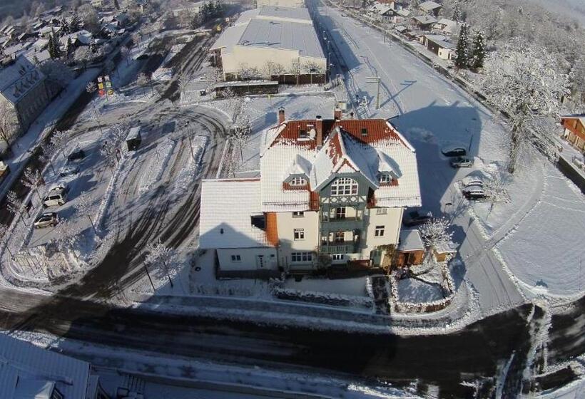 Апартаменты 2 спальни Вид на Сад, Garni Ammergauer Hof