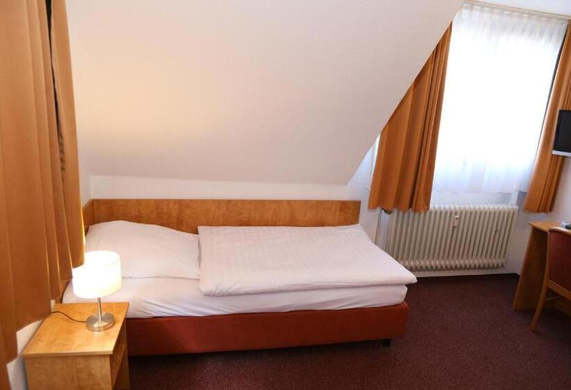 غرفة قياسية فردية, Garni Kluth