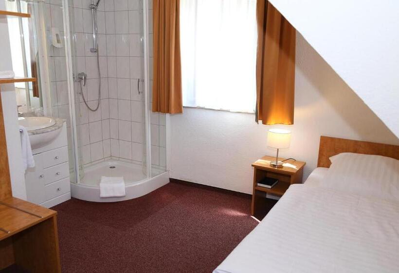 غرفة قياسية فردية, Garni Kluth