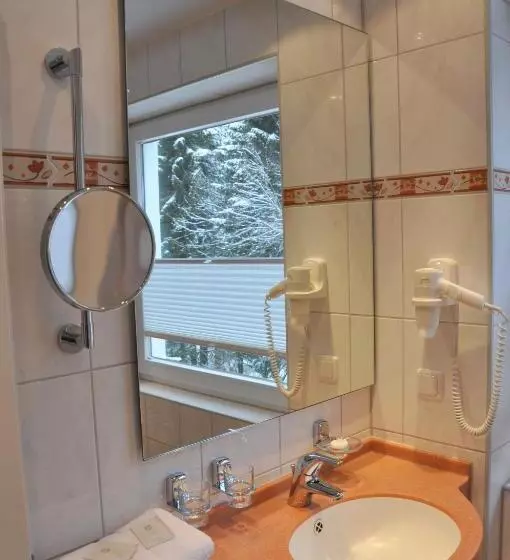 コンフォートルーム, Haus Am Hochwald