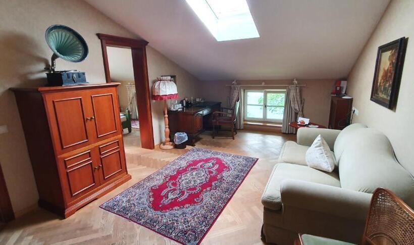 Suite with lake view, Leeberghof