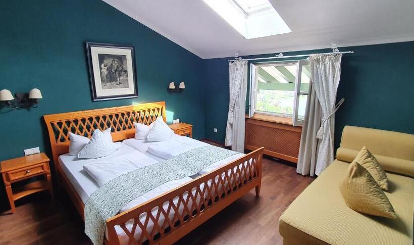 Suite with lake view, Leeberghof