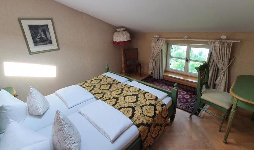 Suite with lake view, Leeberghof