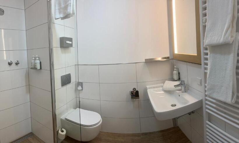 Quarto standart individual, Löwen