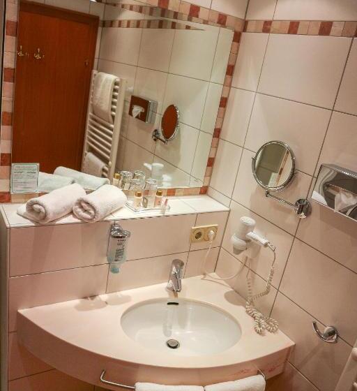 이코노미 룸, Ortner S Resort