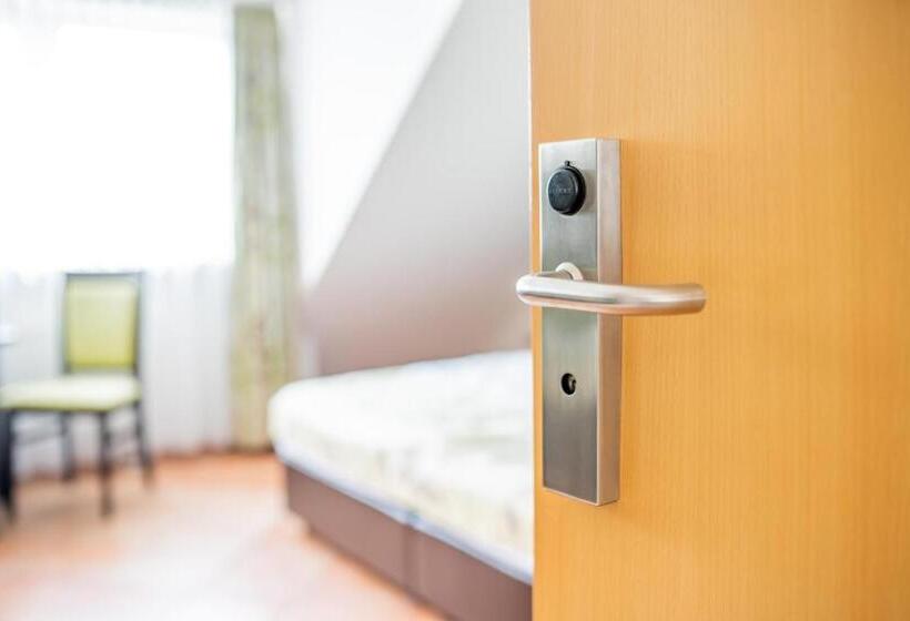 Номер Стандарт, My Airport Hotel Stuttgart Airport Messe