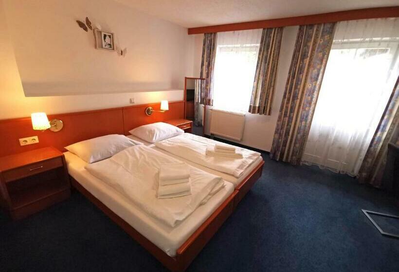 Четырехместный Номер Стандарт, A8 Hotel Im Darchinger Hof, Bed & Breakfast