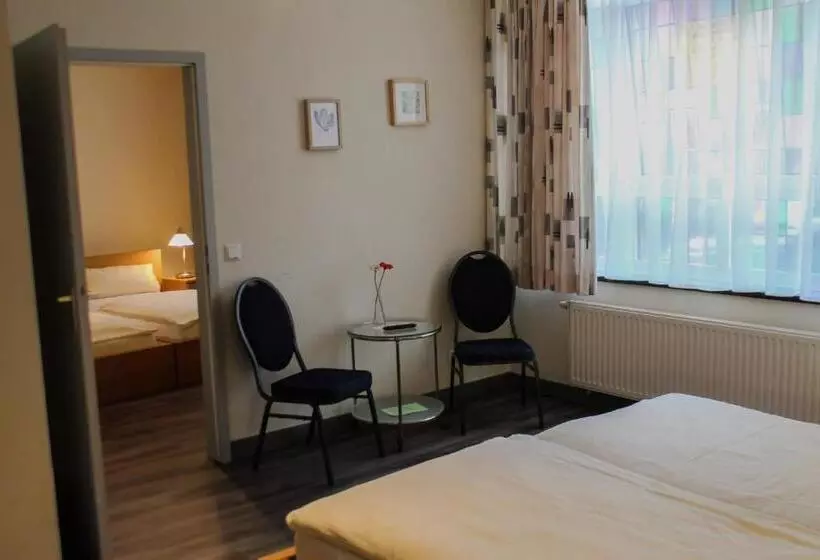 スタンダード４人部屋, Airport Hotel Jägerhof Weeze