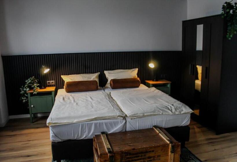 اتاق استاندارد سه نفره, Airport Hotel Jägerhof Weeze