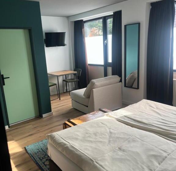 اتاق استاندارد سه نفره, Airport Hotel Jägerhof Weeze