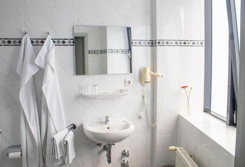 غرفة ديلوكس مزودة بشرفة, Airport Hotel Jägerhof Weeze