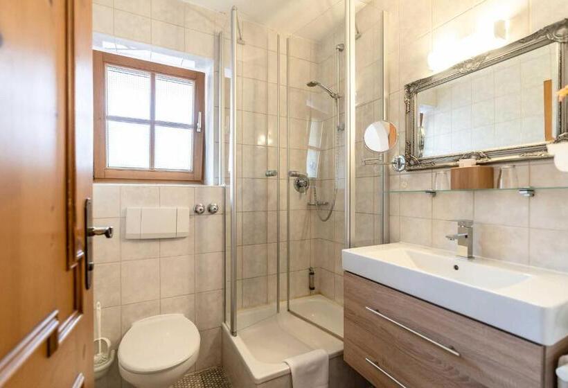 Номер Стандарт Трехместный, Blaue Gams S