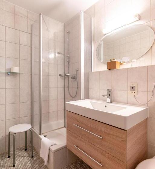 Семейный Номер, Blaue Gams S