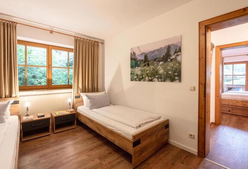 Семейный Номер, Blaue Gams S