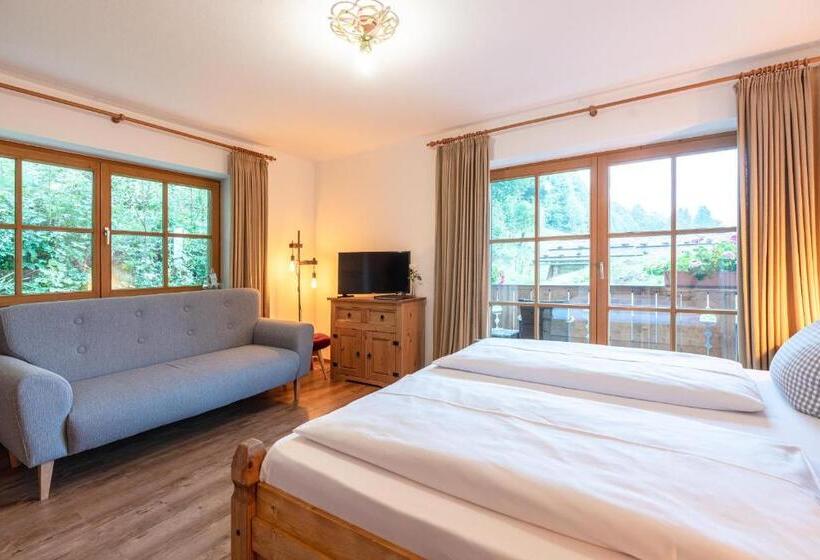 Семейный Номер, Blaue Gams S