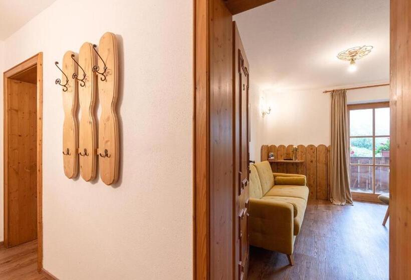 Семейный Номер, Blaue Gams S