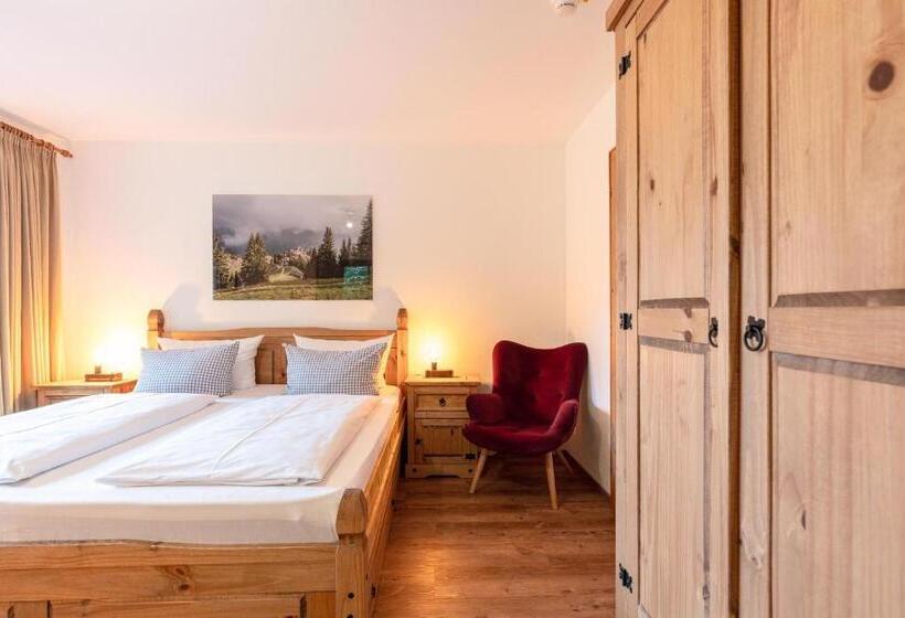 Семейный Номер, Blaue Gams S