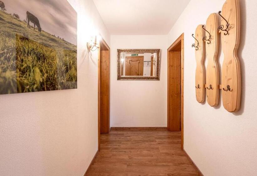 Семейный Номер, Blaue Gams S