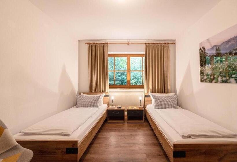 Семейный Номер, Blaue Gams S