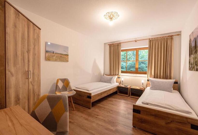 Семейный Номер, Blaue Gams S