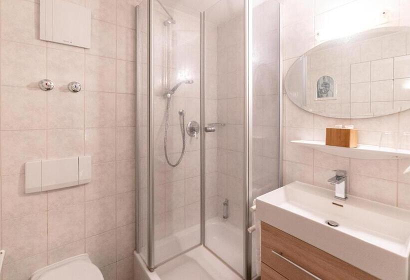 Семейный Номер, Blaue Gams S