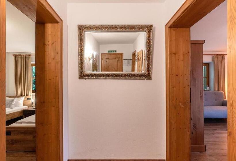 Семейный Номер, Blaue Gams S