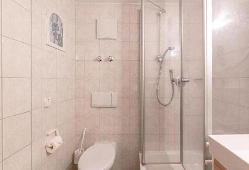 Семейный Номер, Blaue Gams S