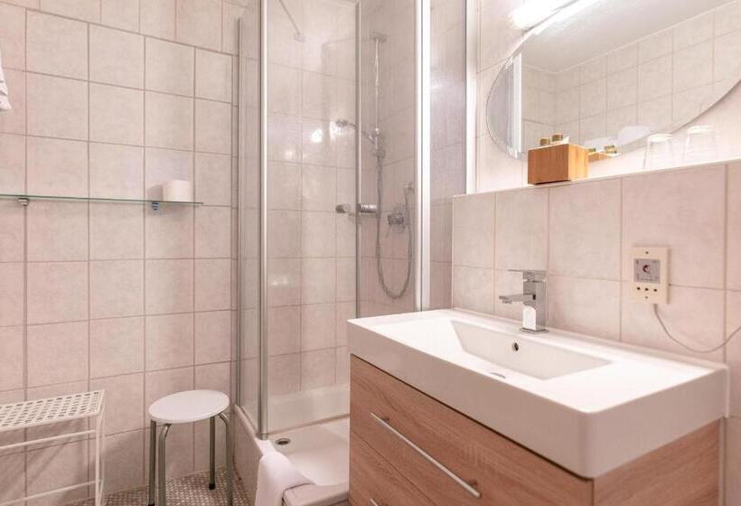 Семейный Номер, Blaue Gams S