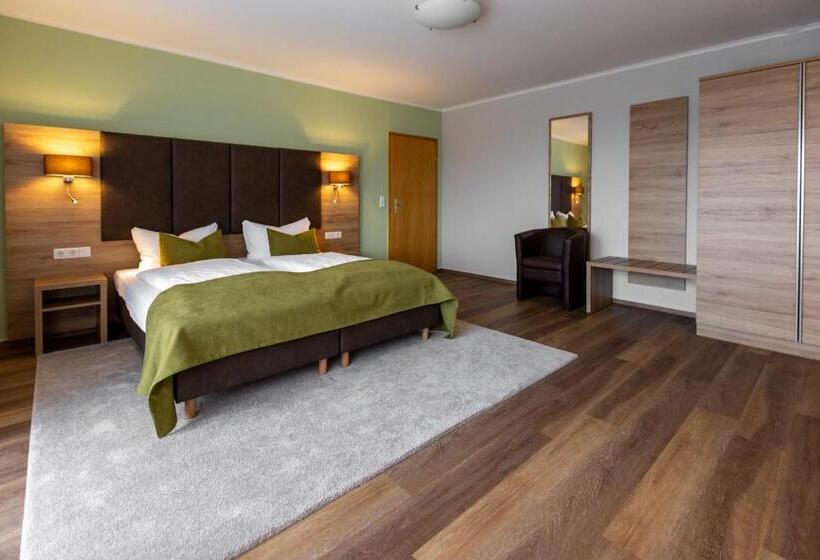 غرفة عائلية, Fröhlich Höche